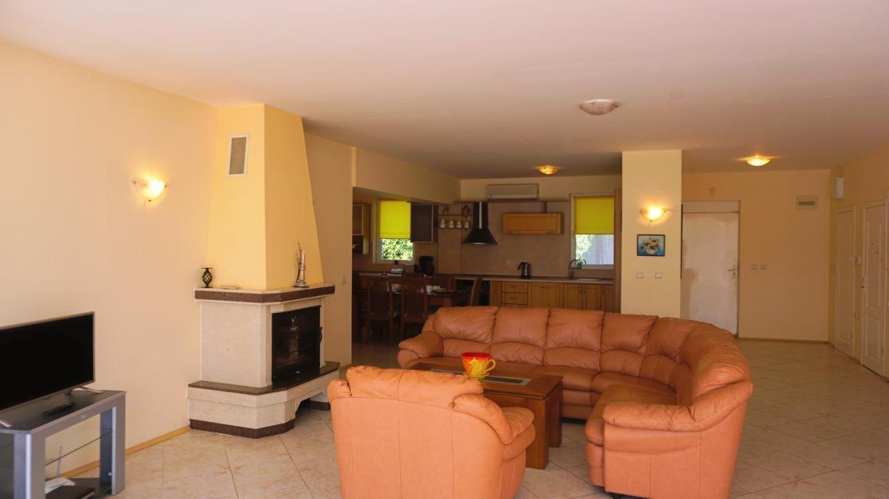 Вила Релакс - Villa Relax Sokolovo Bagian luar foto
