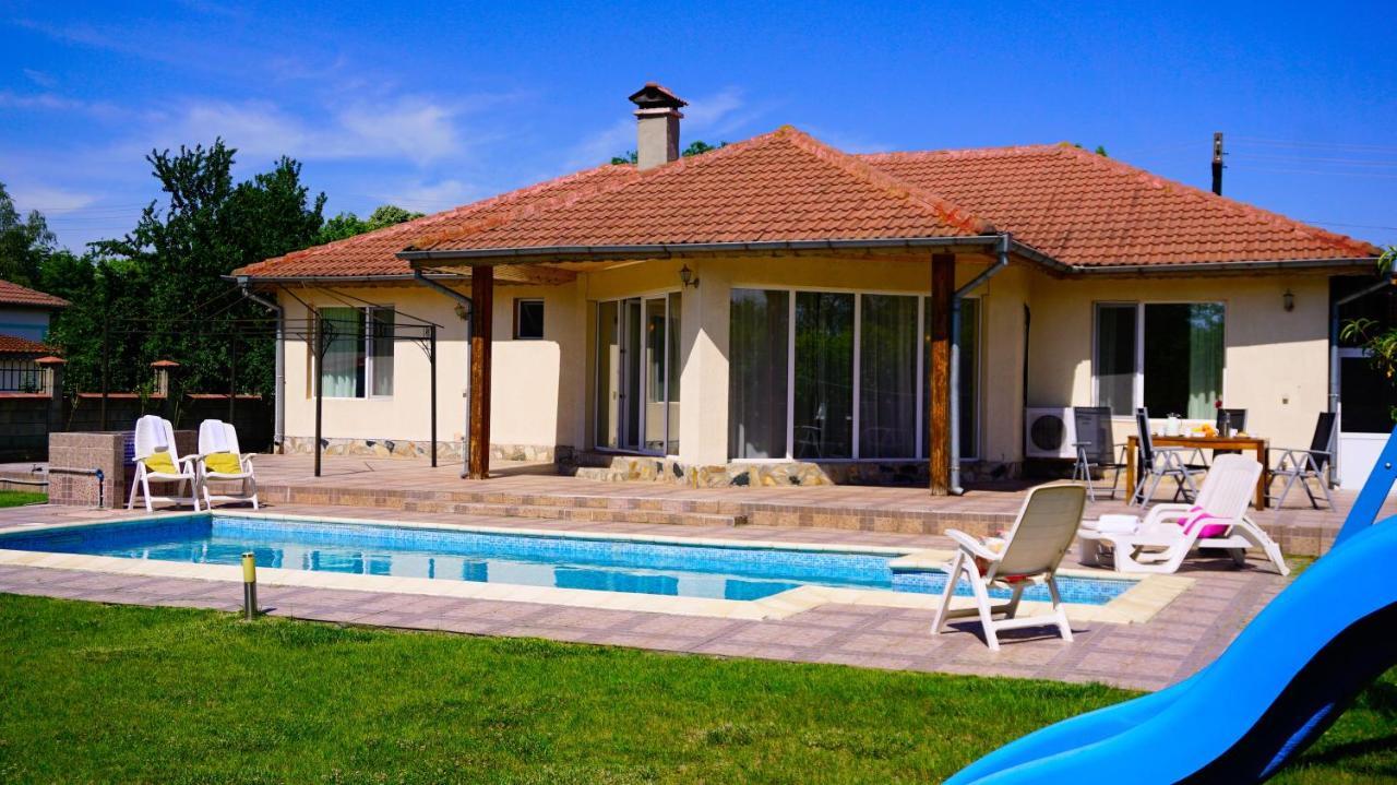 Вила Релакс - Villa Relax Sokolovo Bagian luar foto