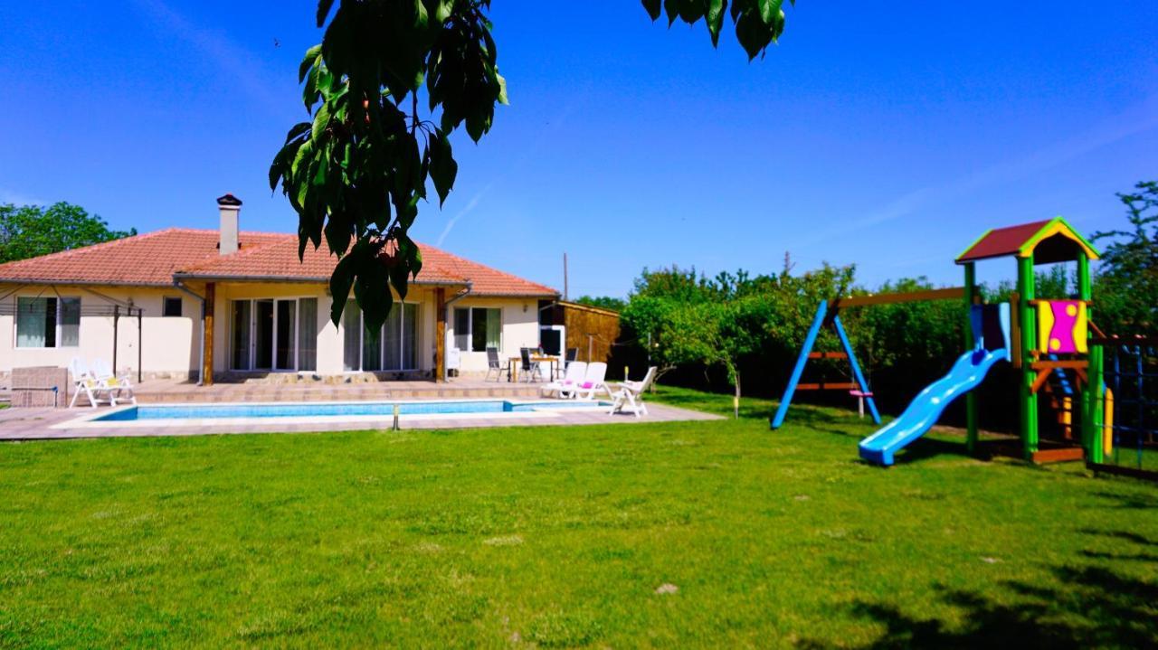 Вила Релакс - Villa Relax Sokolovo Bagian luar foto