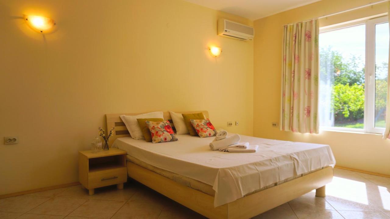 Вила Релакс - Villa Relax Sokolovo Bagian luar foto