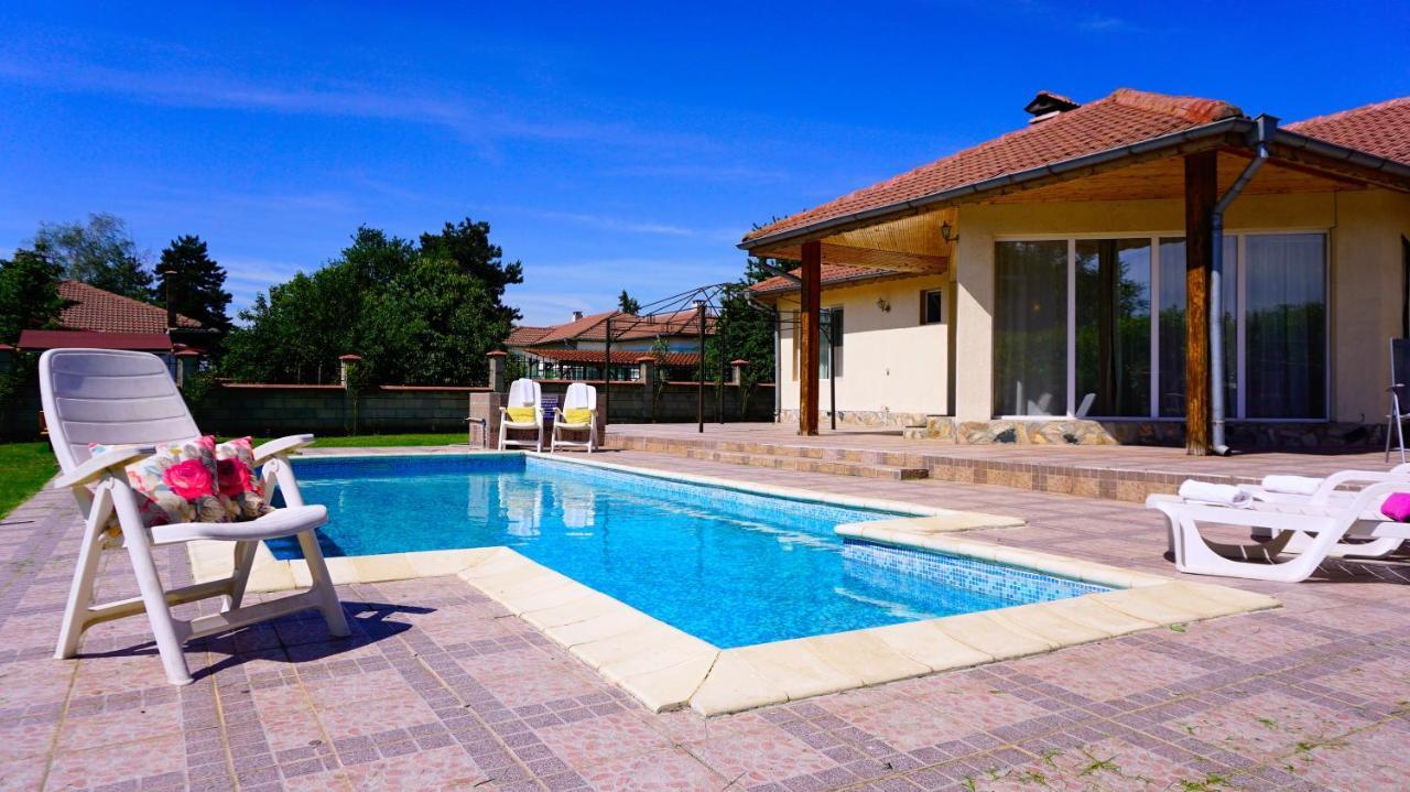Вила Релакс - Villa Relax Sokolovo Bagian luar foto