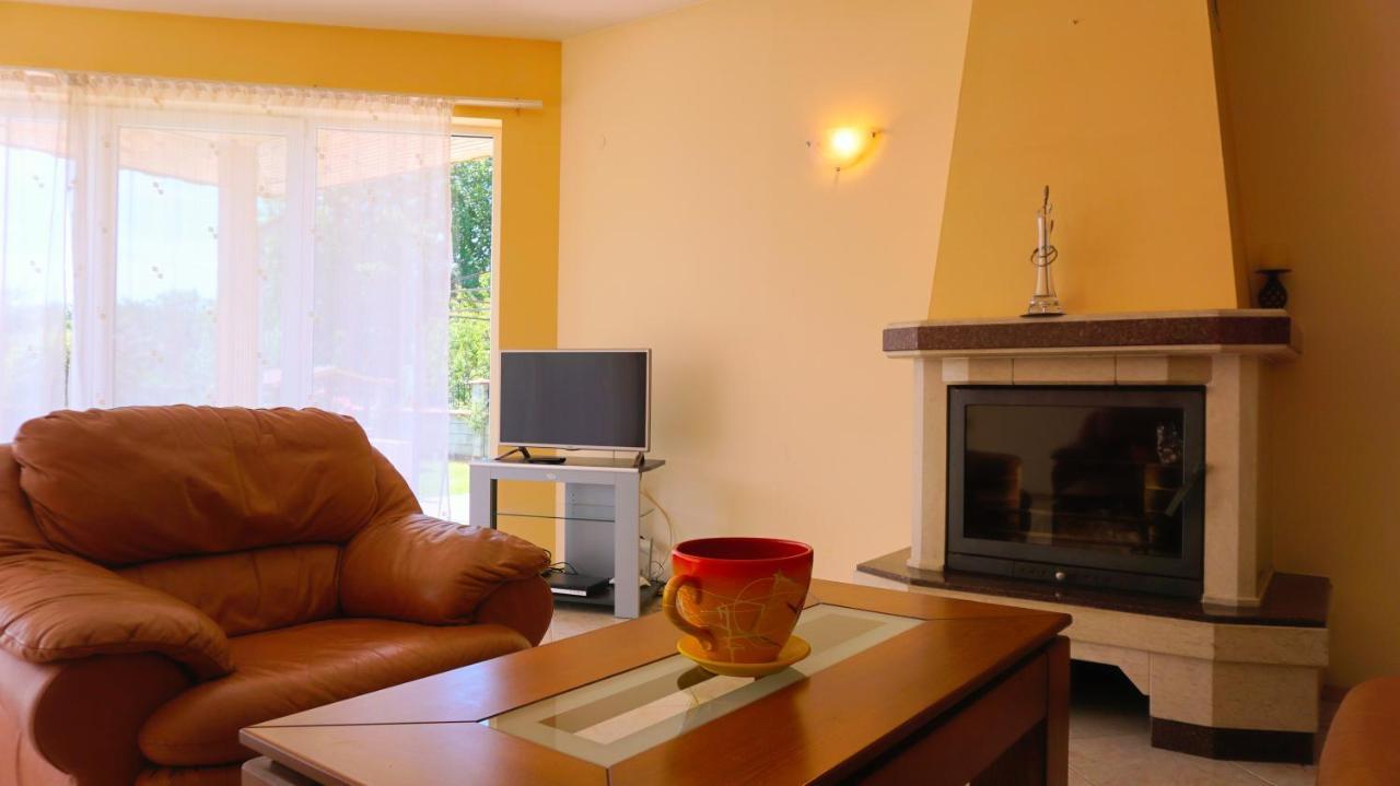 Вила Релакс - Villa Relax Sokolovo Bagian luar foto