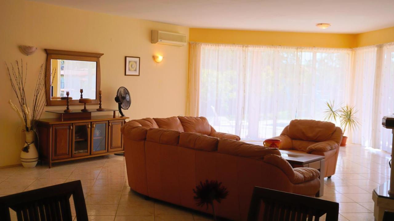 Вила Релакс - Villa Relax Sokolovo Bagian luar foto
